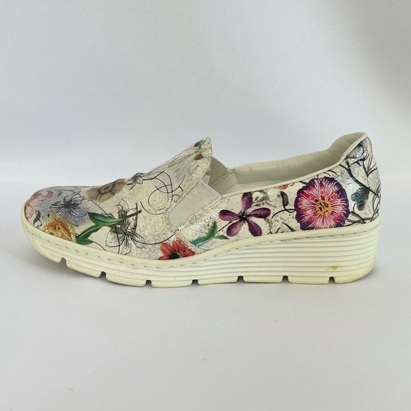 Shoes With Flowery Details size 6 - Picture 5 of 14